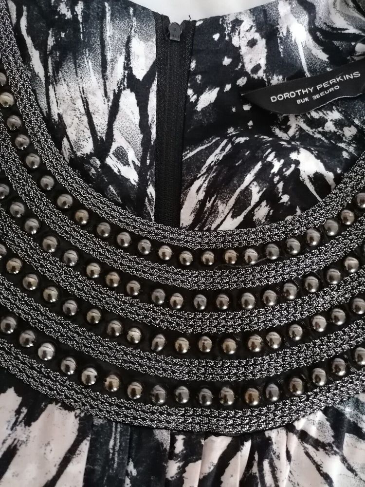 Dorothy Perkins Top Grey White Beading Round Neck Pretty - Picture 7 of 8